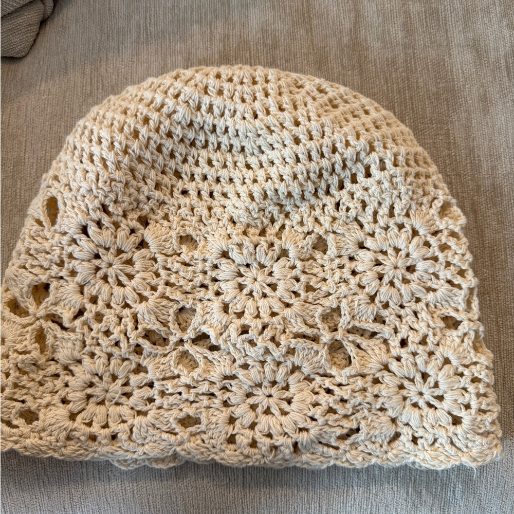 SHEIN Cream Floral Crochet Beanie